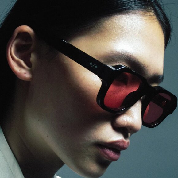 STRATA REVERB BLACK / PINK LENSES / BRAND NEW /never worn! w/ case & box! - Picture 1 of 4